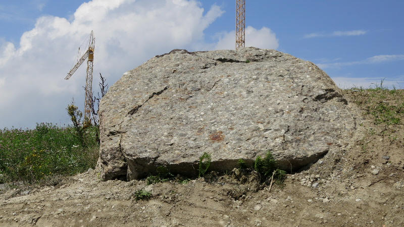 Le bloc erratique N°1 de Yens dans le canton de Vaud